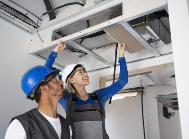 medium-shot-people-wearing-helmets-work